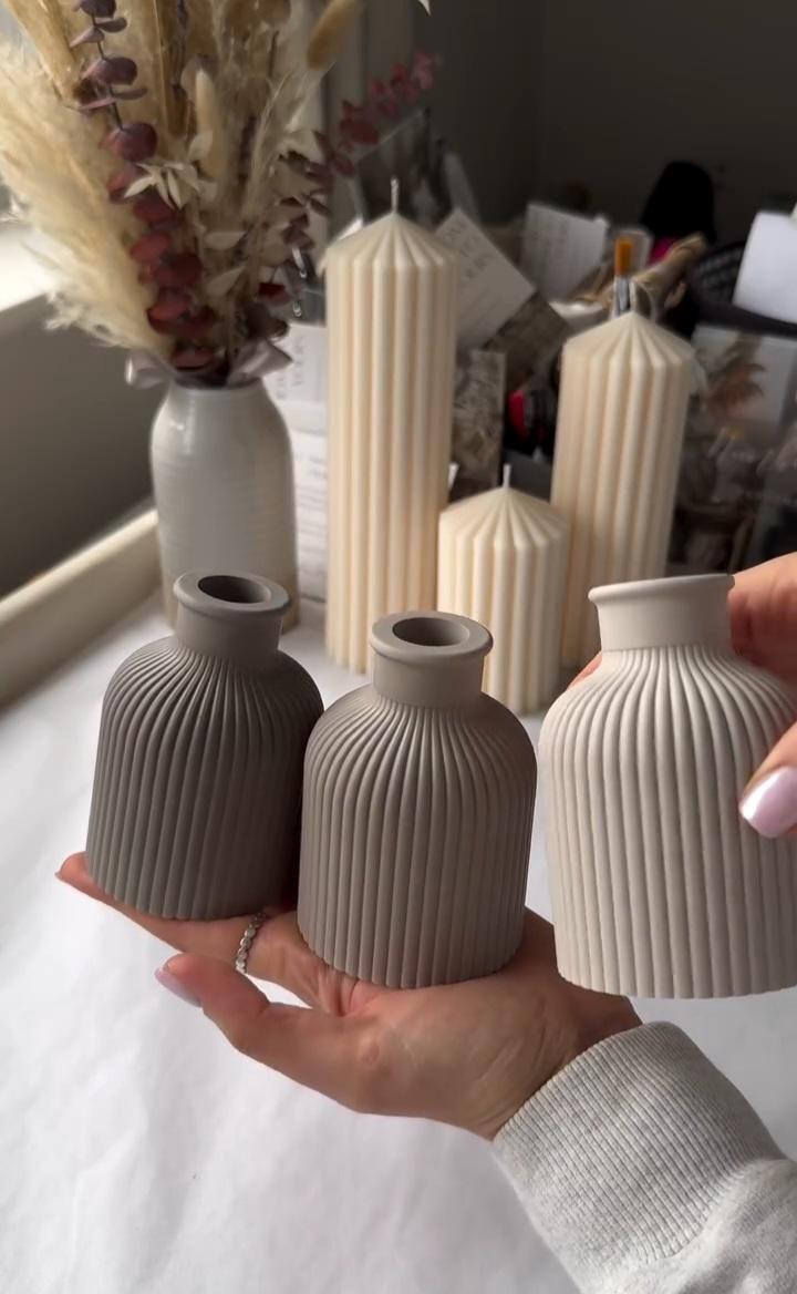 Mini Ribbed Concrete Flower Vase with Golden Flakes Trend Nexus