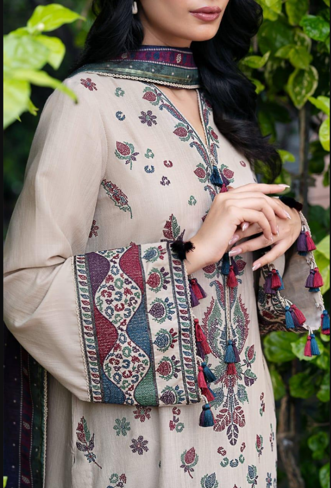 3 Pcs Women’s Unstitched Dhanak Embroidered Suit – Lilac