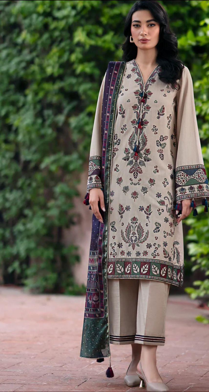 3 Pcs Women’s Unstitched Dhanak Embroidered Suit – Lilac
